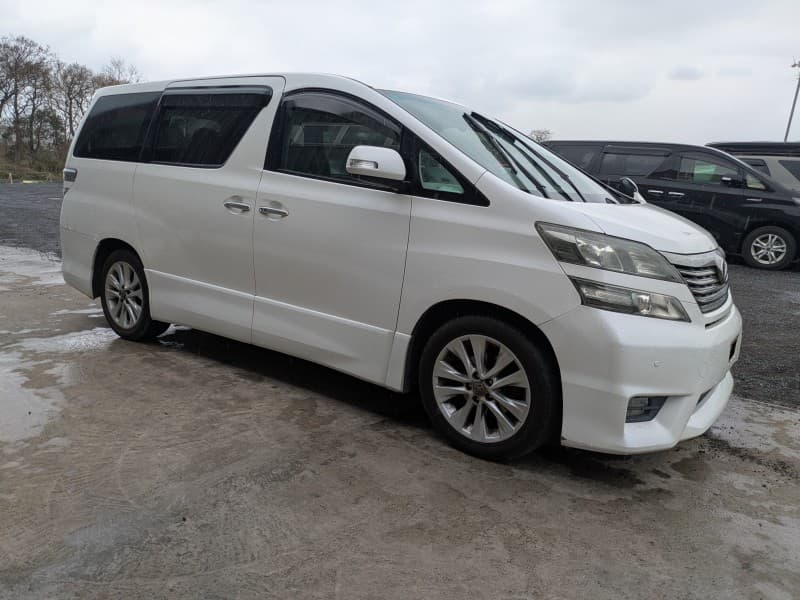 TOYOTA VELLFIRE 2010
