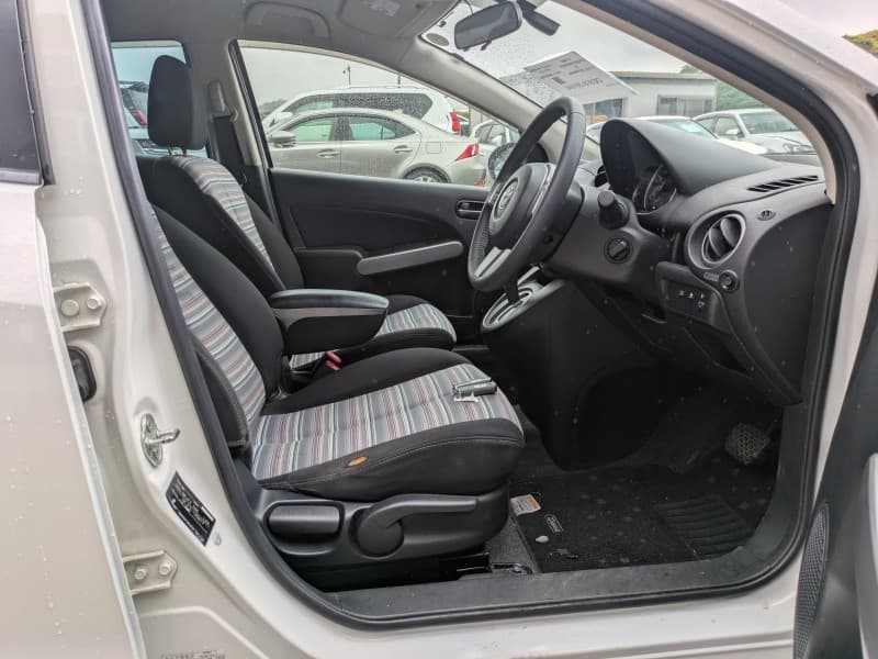 MAZDA DEMIO 2012 7 thumbnail 6