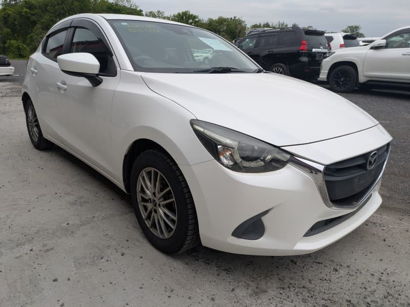 MAZDA DEMIO 2015