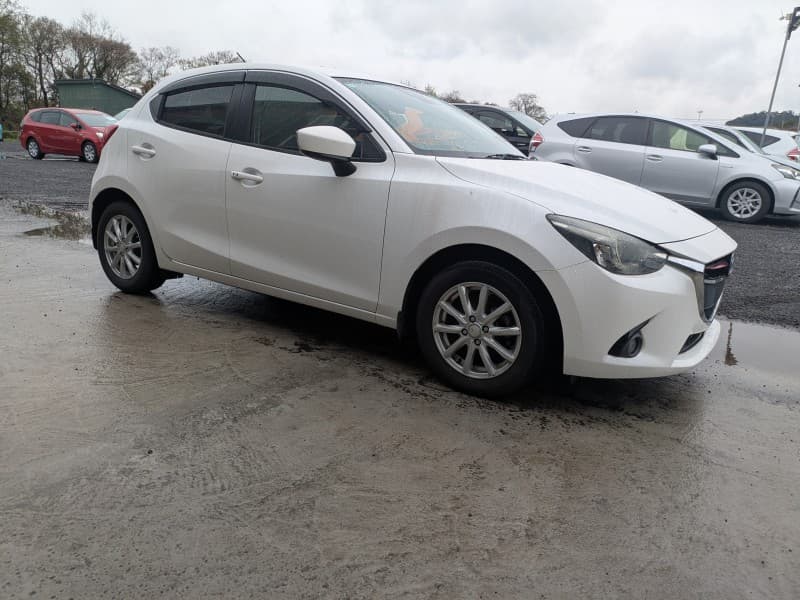 MAZDA DEMIO 2015