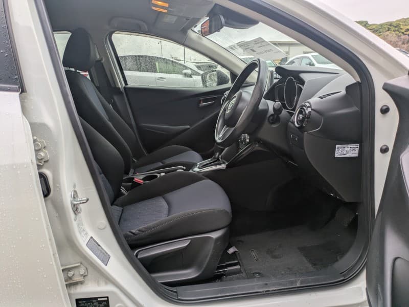 MAZDA DEMIO 2015 2 thumbnail 9