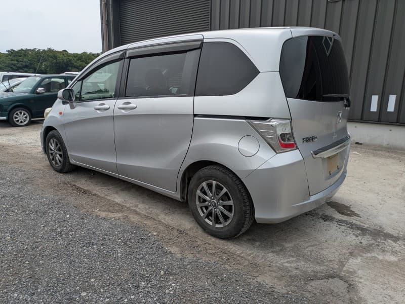 HONDA FREED 2013 8 thumbnail 3