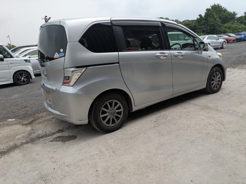 HONDA FREED 2013 8 thumbnail 4