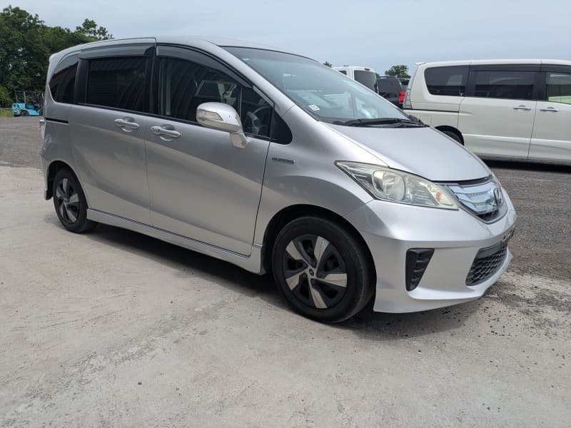 HONDA FREED 2011