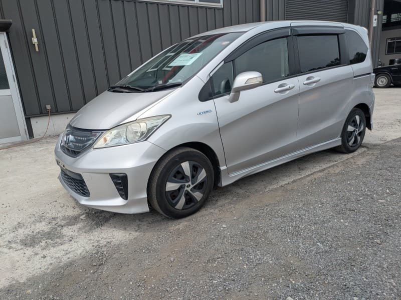 HONDA FREED 2011 12 thumbnail 2