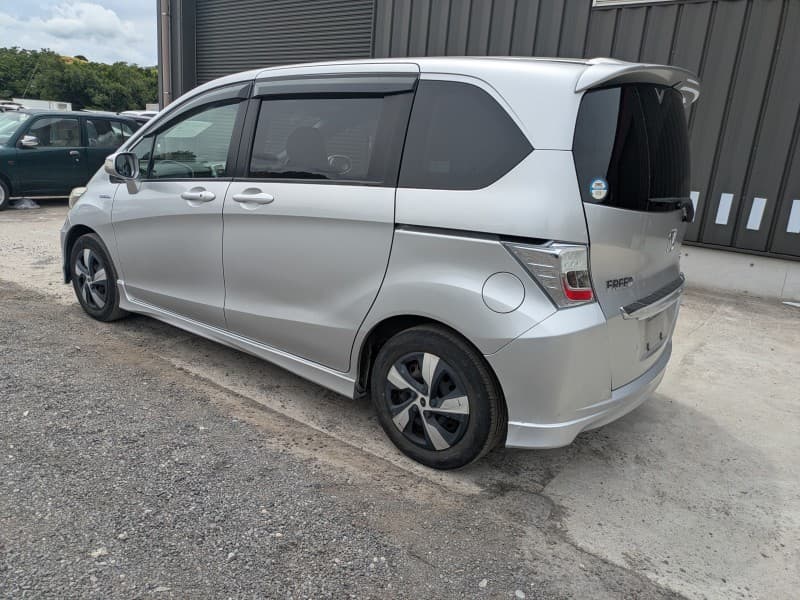 HONDA FREED 2011 12 thumbnail 3