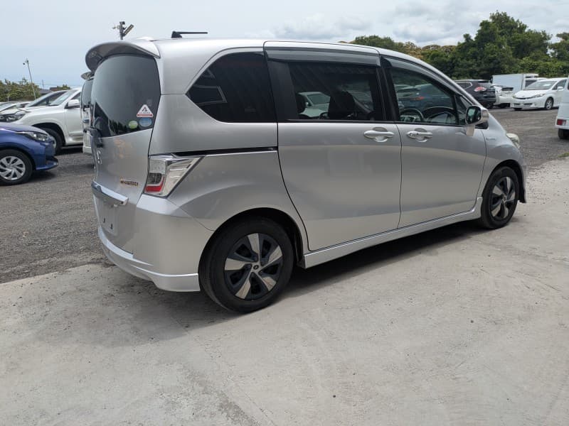 HONDA FREED 2011 12 thumbnail 4