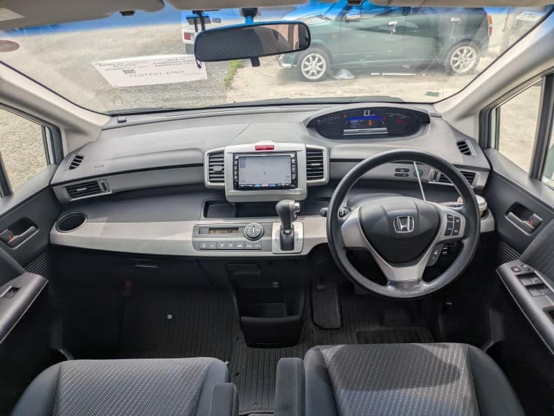 HONDA FREED 2011 12 thumbnail 5