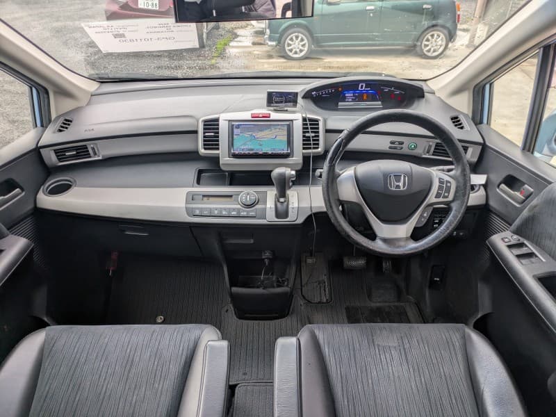 HONDA FREED 2011 12 thumbnail 8