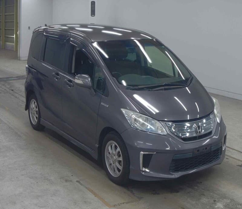 HONDA FREED 2013