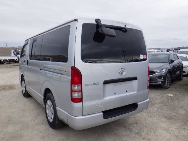 TOYOTA HIACE 2005 9 thumbnail 11