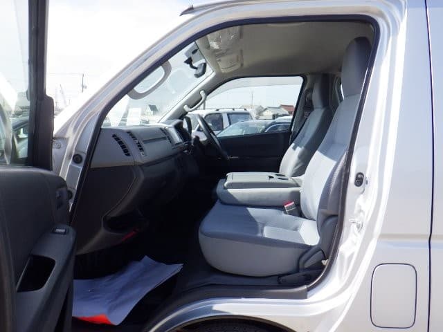 TOYOTA HIACE 2007 12 thumbnail 3