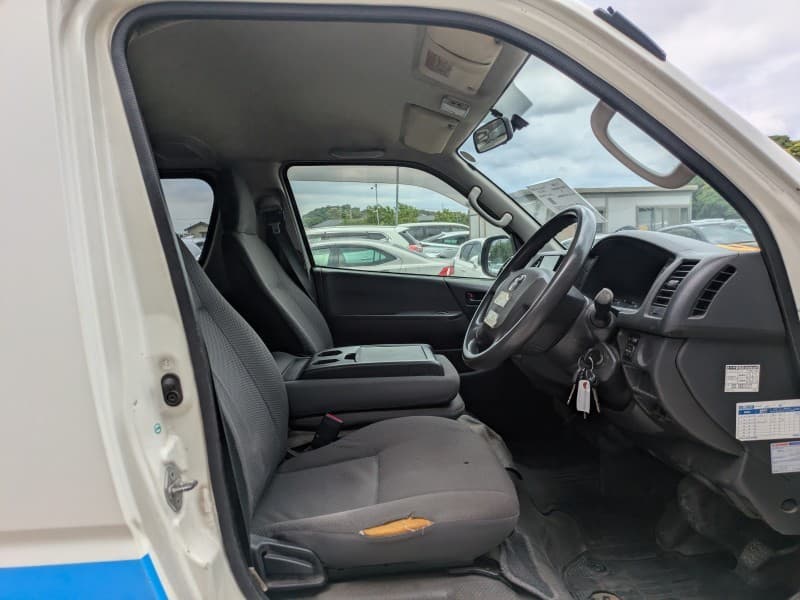 TOYOTA HIACE 2014 5 thumbnail 6