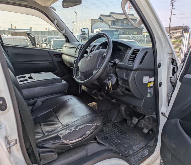 TOYOTA HIACE 2015 3 thumbnail 6