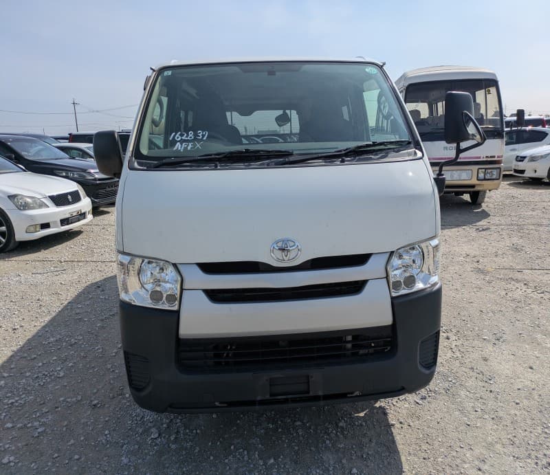 TOYOTA HIACE 2015 3 thumbnail 10