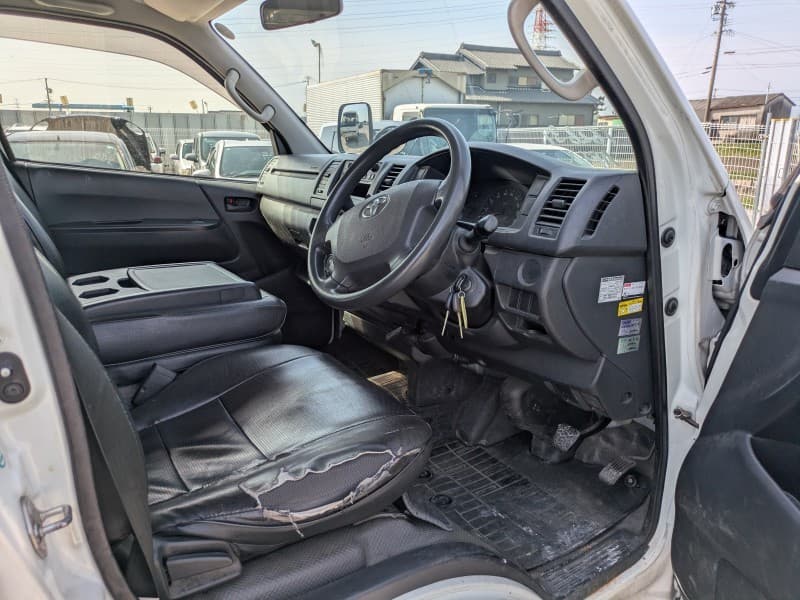 TOYOTA HIACE 2015 3 thumbnail 32