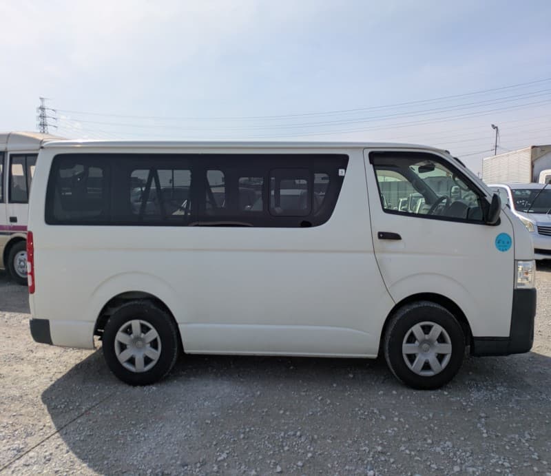 TOYOTA HIACE 2015 3 thumbnail 16
