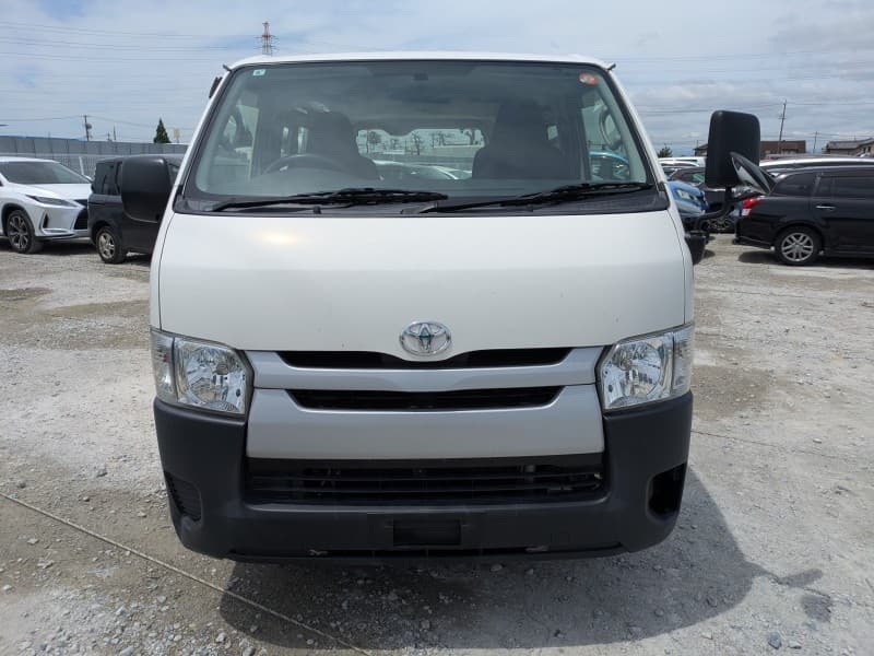 TOYOTA HIACE 2015 8 thumbnail 2