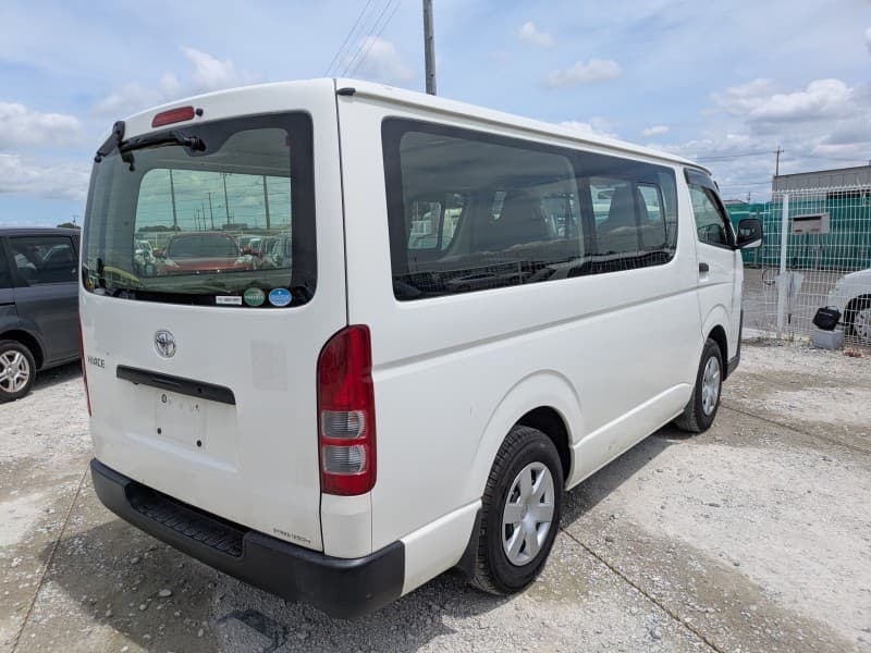 TOYOTA HIACE 2015 8 thumbnail 4