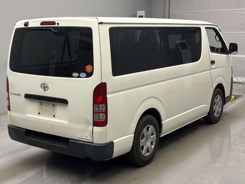 TOYOTA REGIUSACE 2015 12 thumbnail 3