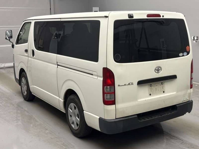 TOYOTA REGIUSACE 2015 12 thumbnail 4
