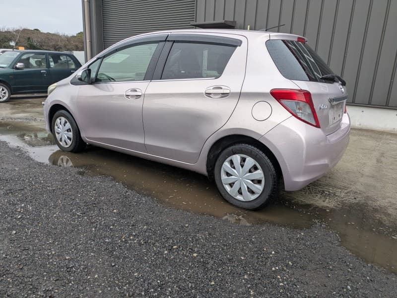 TOYOTA VITZ 2012 3 thumbnail 6