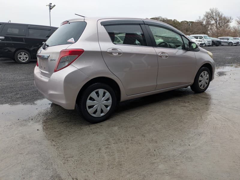 TOYOTA VITZ 2012 3 thumbnail 7
