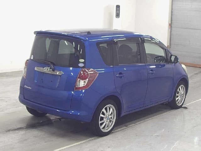 TOYOTA RACTIS 2010 8 thumbnail 3