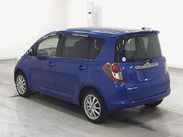TOYOTA RACTIS 2010 8 thumbnail 4