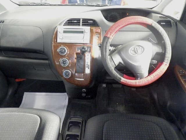 TOYOTA RACTIS 2010 8 thumbnail 5