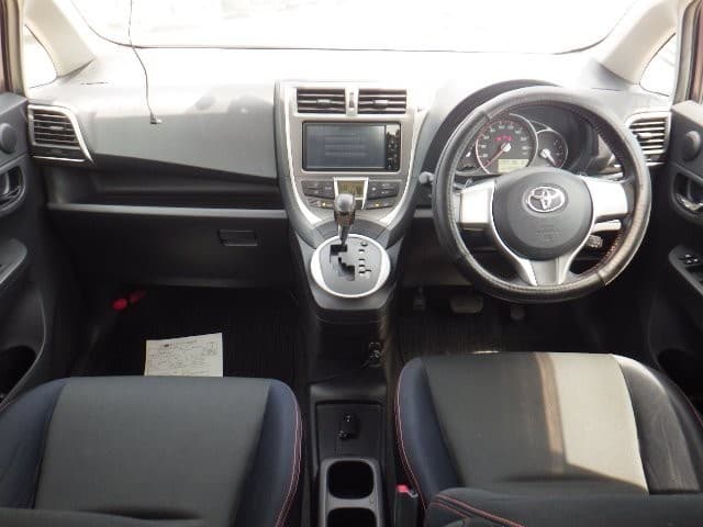 TOYOTA RACTIS 2010 12 thumbnail 7