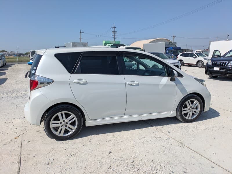 TOYOTA RACTIS 2011 4 thumbnail 10