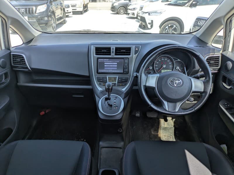 TOYOTA RACTIS 2011 4 thumbnail 13