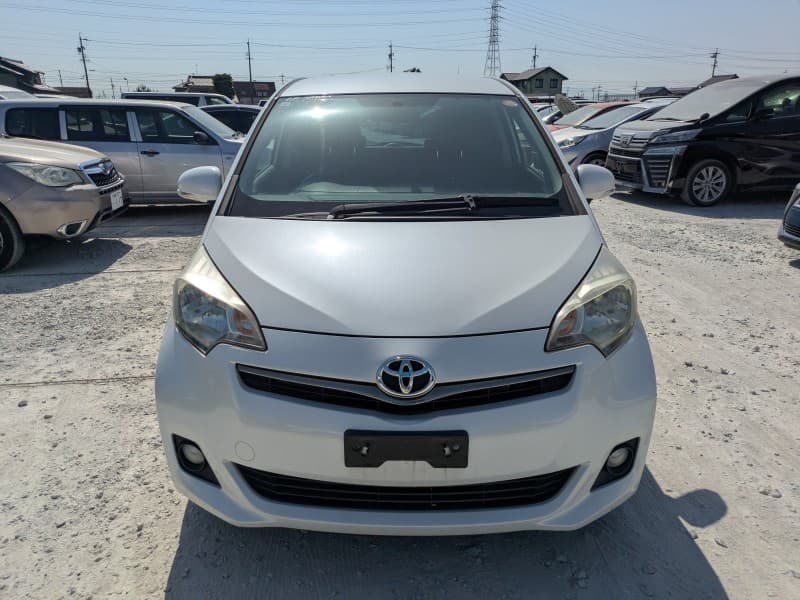 TOYOTA RACTIS 2011 4 thumbnail 2