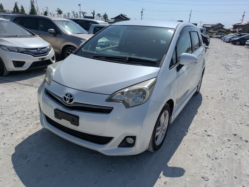 TOYOTA RACTIS 2011 4 thumbnail 3