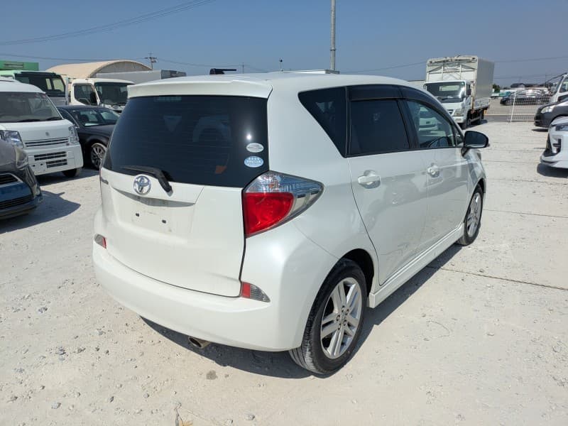 TOYOTA RACTIS 2011 4 thumbnail 4