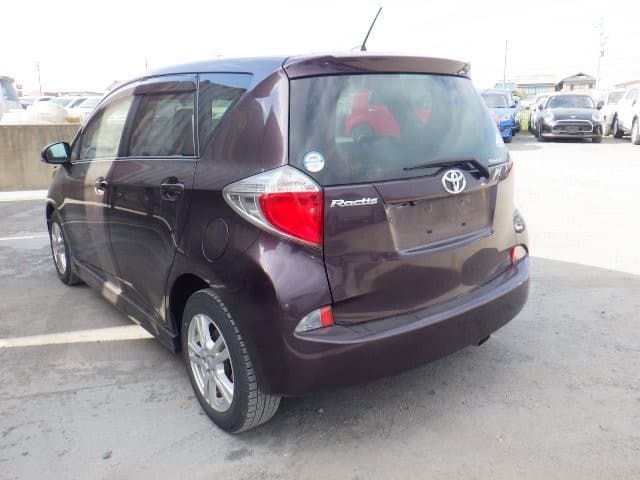 TOYOTA RACTIS 2011 7 thumbnail 4