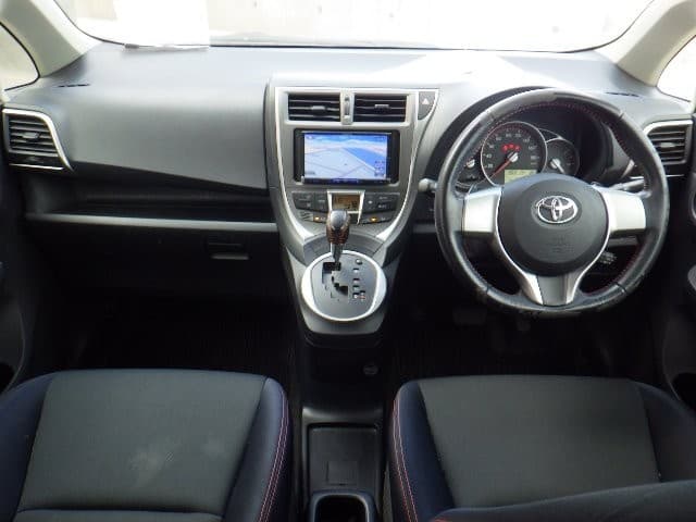 TOYOTA RACTIS 2011 7 thumbnail 8