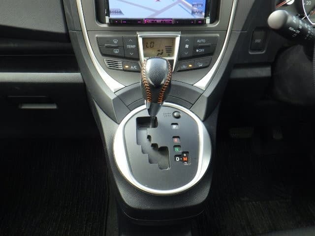 TOYOTA RACTIS 2011 7 thumbnail 9