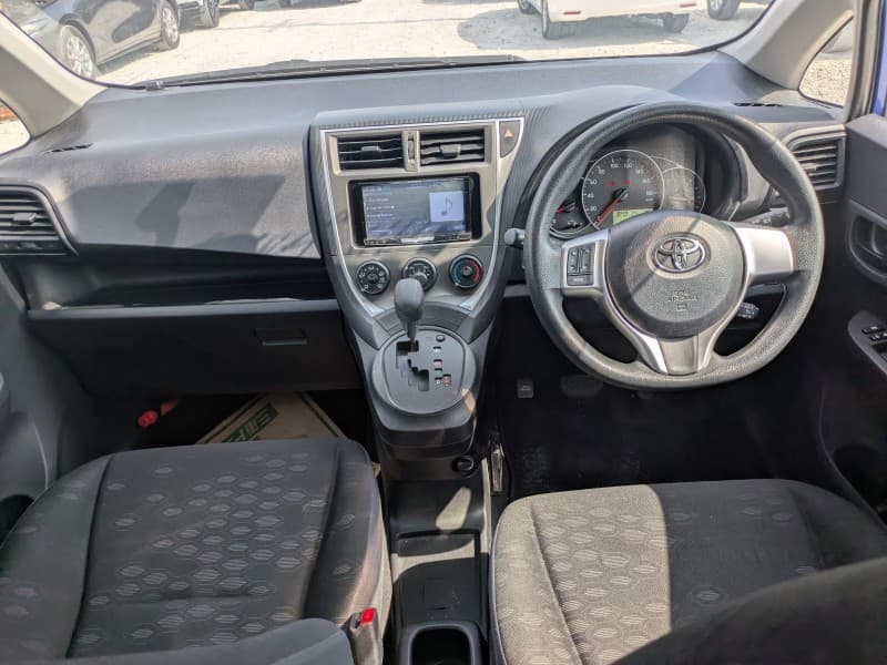 TOYOTA RACTIS 2014 3 thumbnail 10