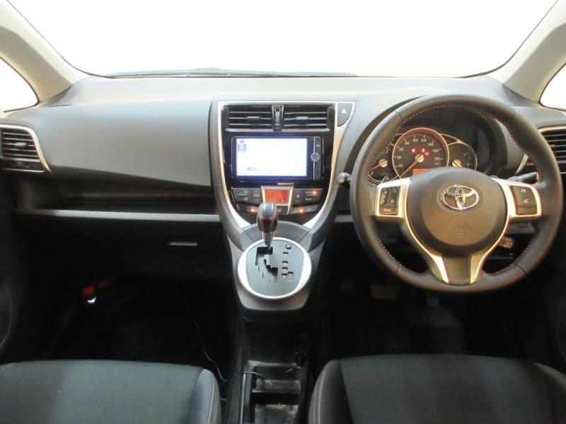 TOYOTA RACTIS 2014 6 thumbnail 6