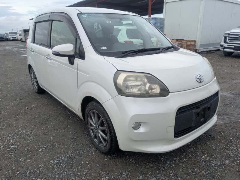TOYOTA PORTE 2013