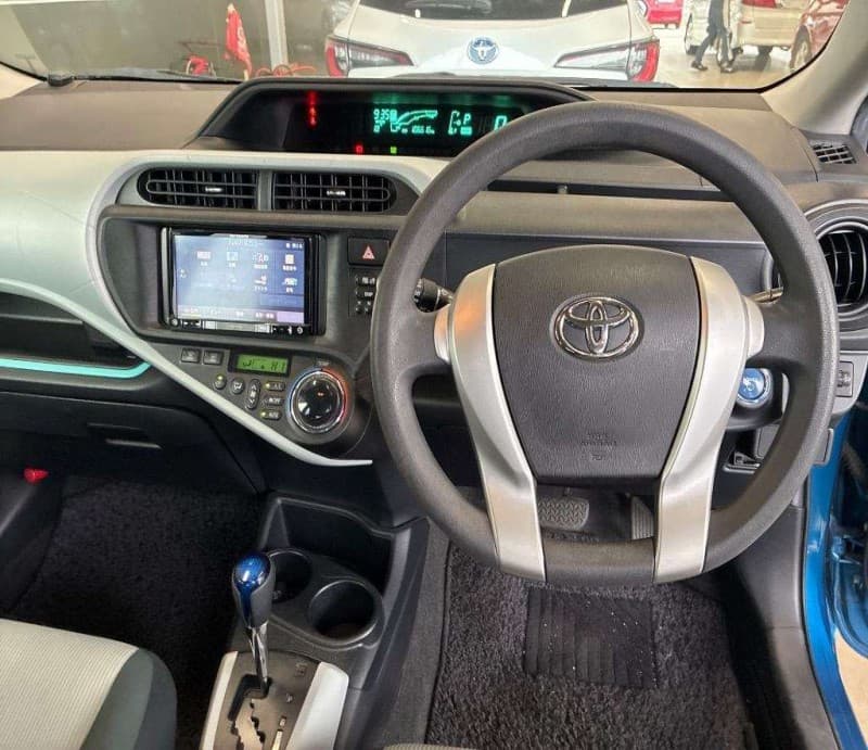 TOYOTA AQUA 2012 3 thumbnail 6