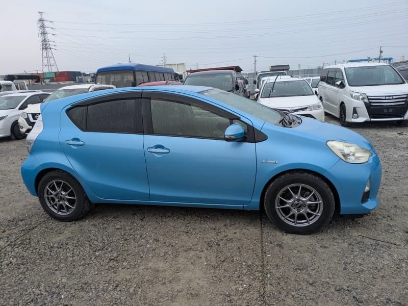 TOYOTA AQUA 2012 9 thumbnail 7
