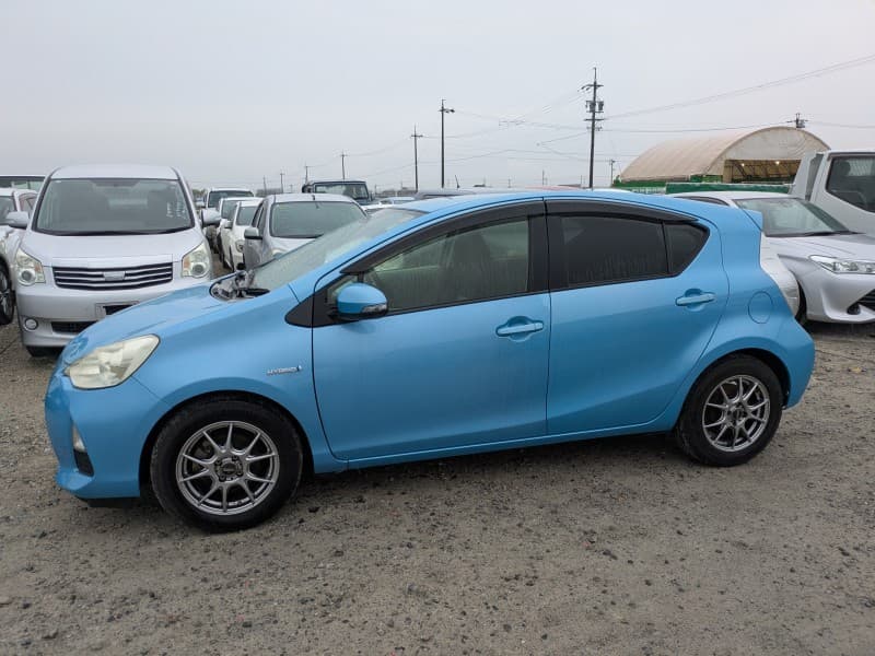 TOYOTA AQUA 2012 9 thumbnail 8