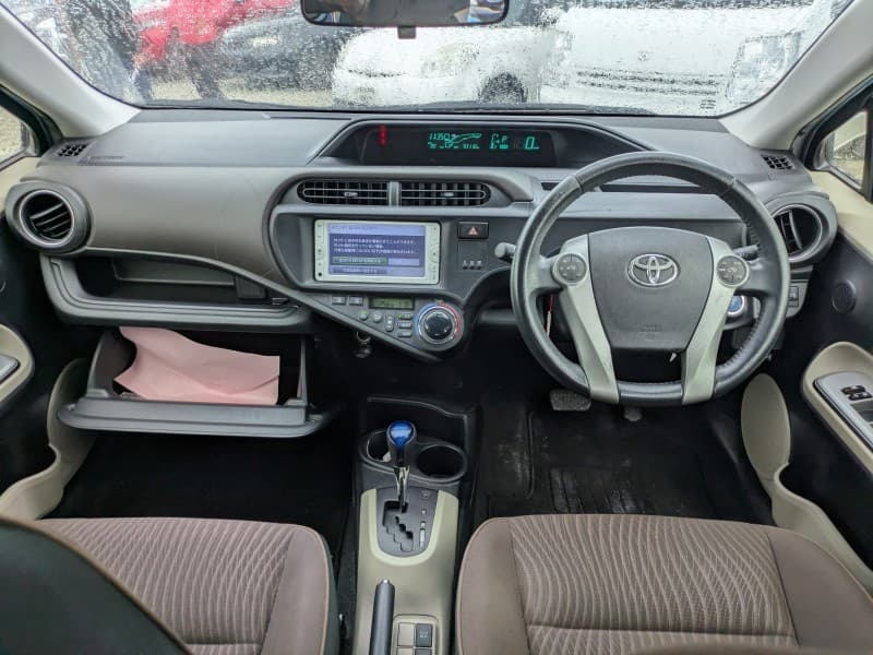 TOYOTA AQUA 2012 9 thumbnail 16