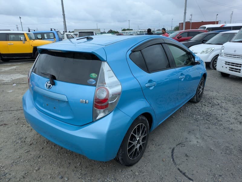 TOYOTA AQUA 2012 9 thumbnail 4