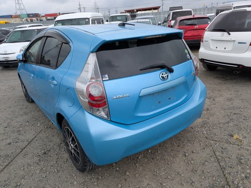 TOYOTA AQUA 2012 9 thumbnail 6