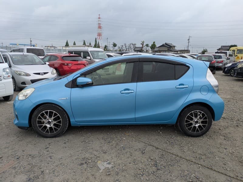 TOYOTA AQUA 2012 9 thumbnail 8