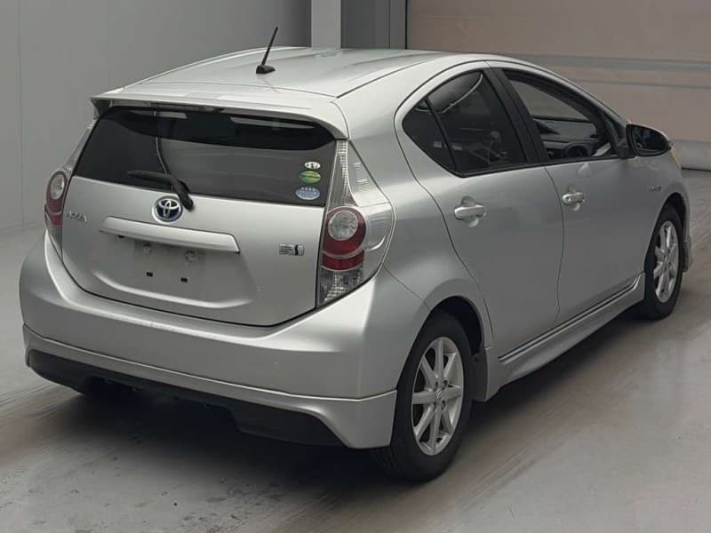 TOYOTA AQUA 2012 7 thumbnail 3